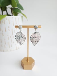 Image 1 of Sandbar Marble Silver Leafs