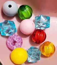 Image 3 of Assorted Beads (467)