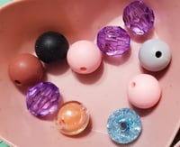Image 3 of Assorted beads (473)