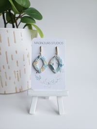 Image 2 of Eucalyptus Marble Open Diamonds 