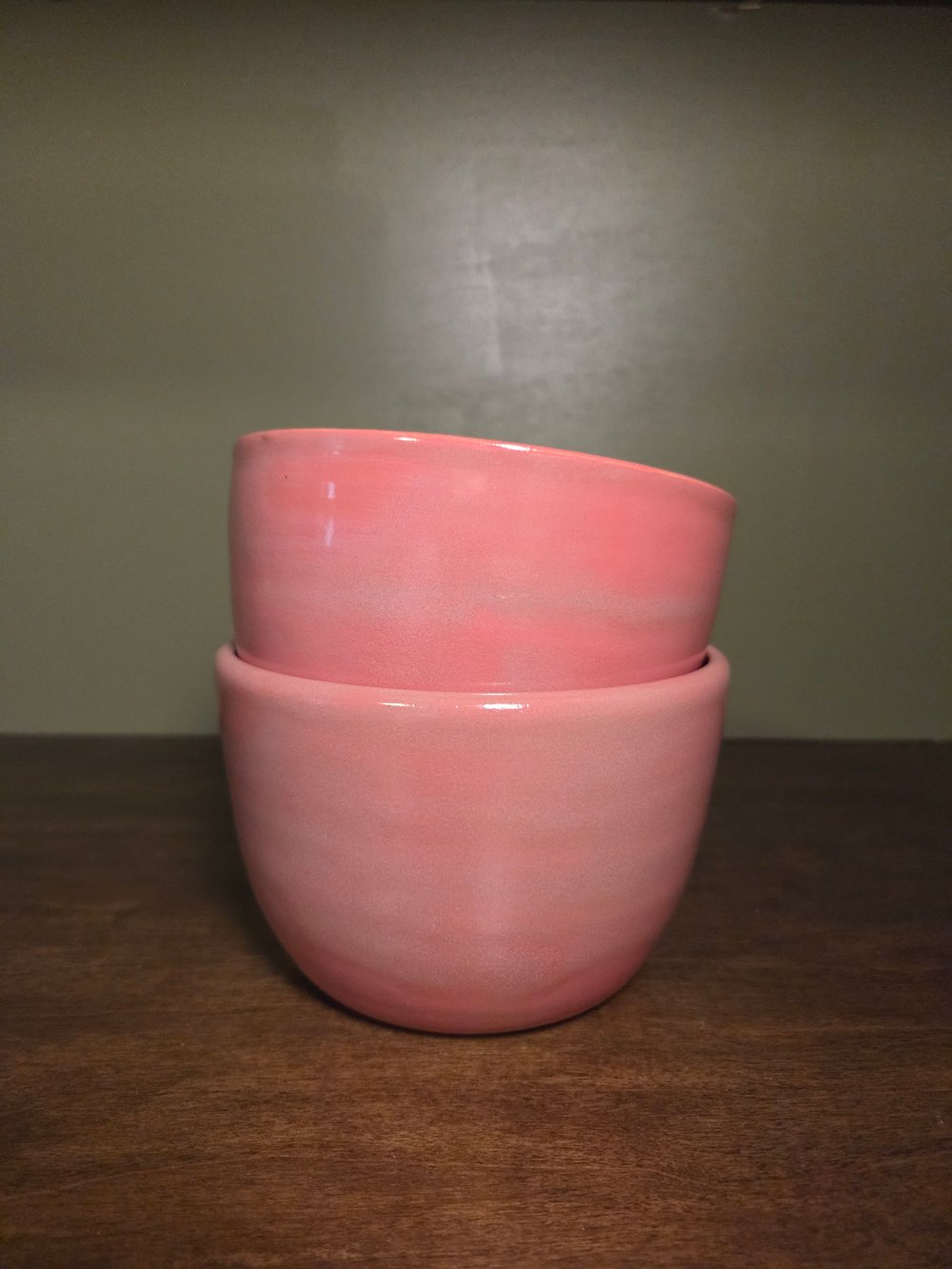 Image of Set of pink bowls