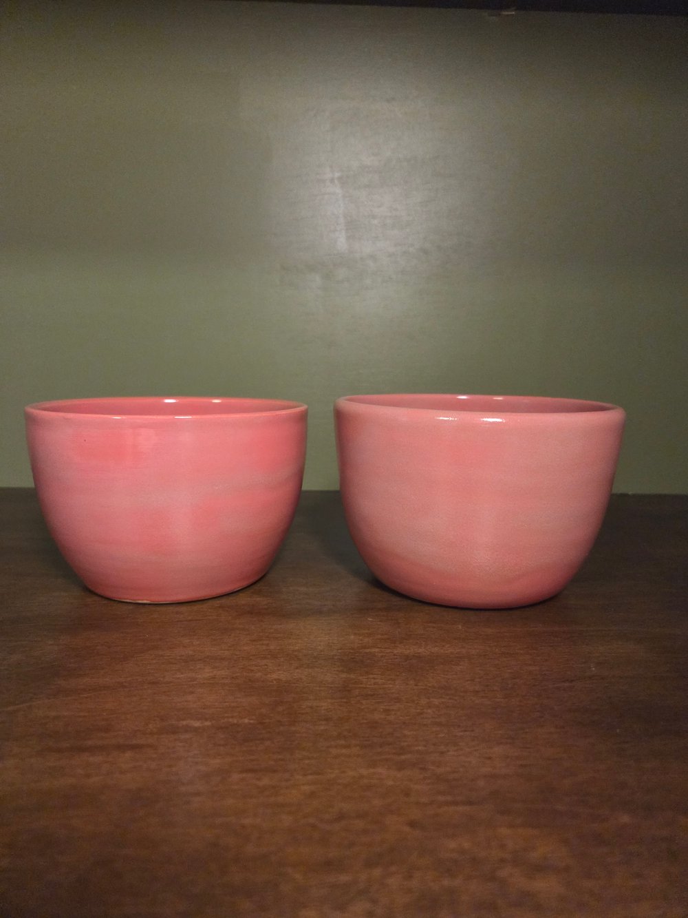 Image of Set of pink bowls
