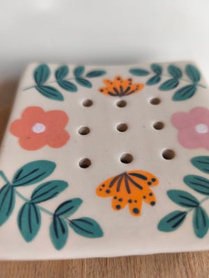 Image of    Porte savon fleuri rose