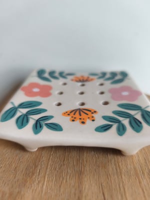 Image of    Porte savon fleuri rose