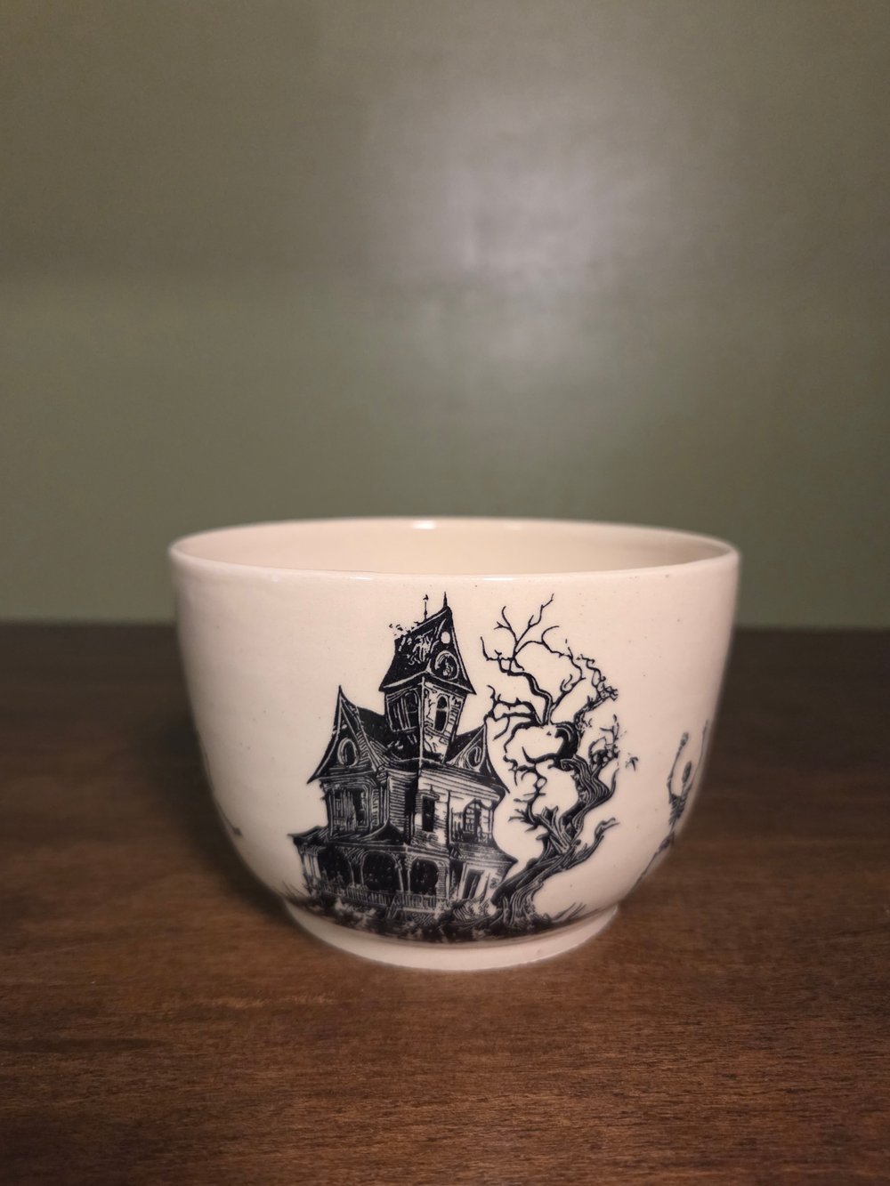 Image of Haunted house Pot