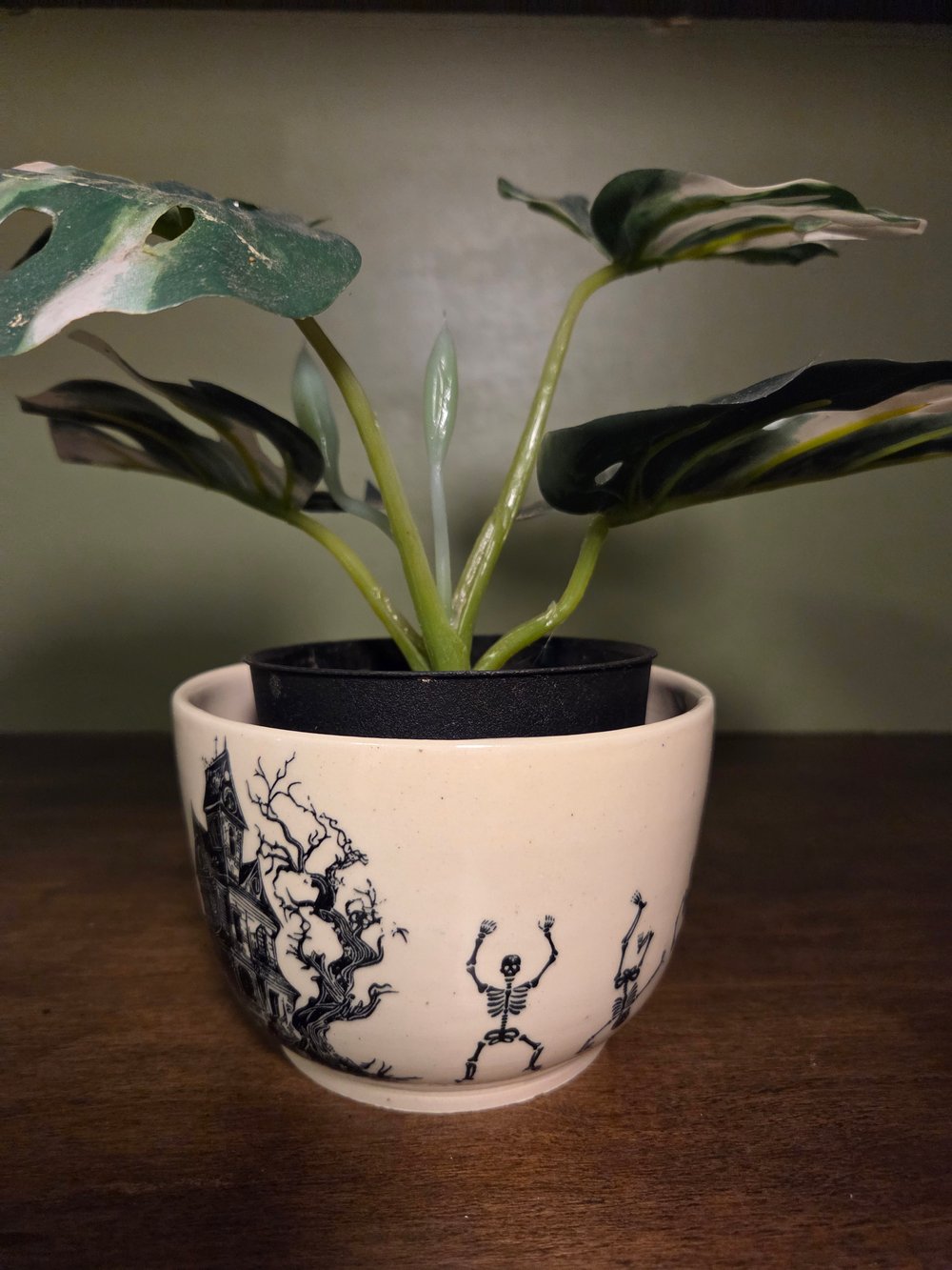 Image of Haunted house Pot