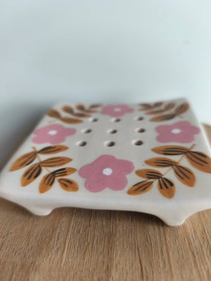 Image of   Porte savon fleuri rose brun 