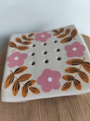 Image of   Porte savon fleuri rose brun 