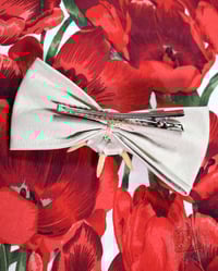 Image 2 of Star Fanged Bone White Hair Bow