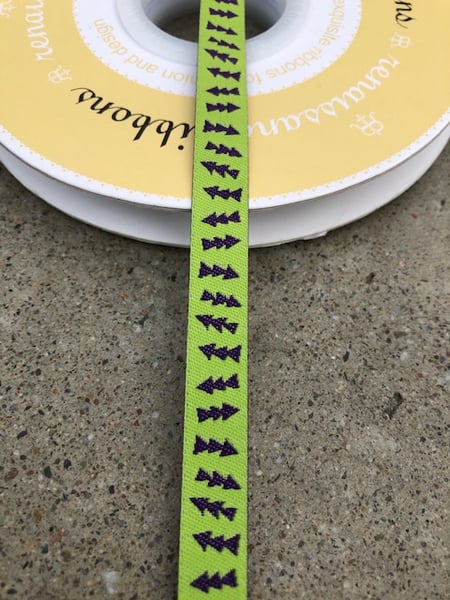 Image of Reverible Green/Purple Arrows 3/8" Wide Ribbon  1 Yard Cuts