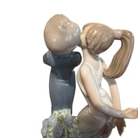 Image 6 of Vintage Lladro Lets Make Up #5555 Retired Figurine Glossy Finish Spain