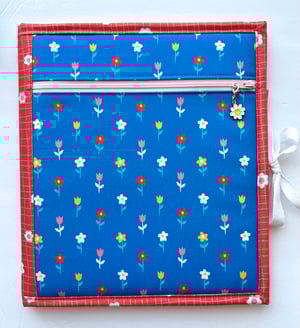 Image of Simple Stitching Organizer/2 Vinyl Pockets/Bee Mine