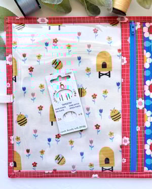 Image of Simple Stitching Organizer/2 Vinyl Pockets/Bee Mine