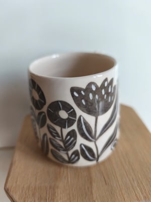 Image of     tasse anse fleuri