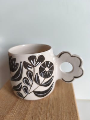Image of     tasse anse fleuri