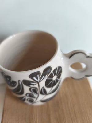 Image of     tasse anse fleuri