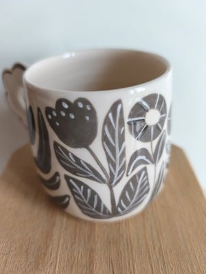 Image of     tasse anse fleuri