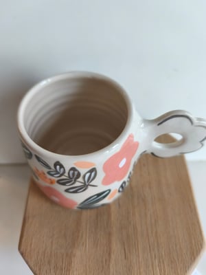 Image of    tasse anse fleur rose