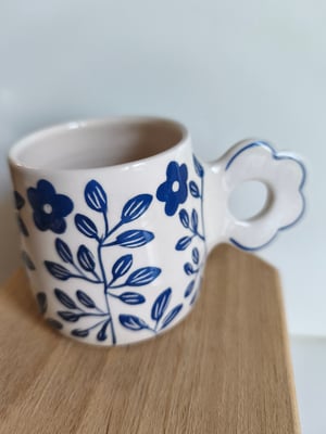 Image of tasse anse fleur , bleu