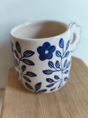 Image of tasse anse fleur , bleu