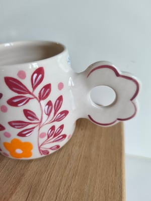 Image of  tasse anse fleur orange, bordeau 