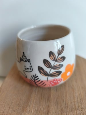 Image of Petite  tasse ronde chat automne 