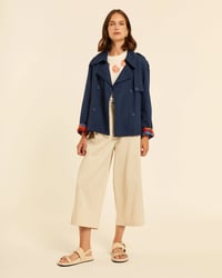 Image 4 of Chaqueta cruzada azul con forro de cuadros