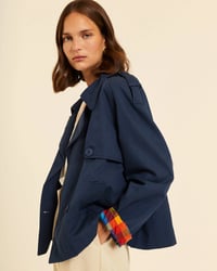 Image 2 of Chaqueta cruzada azul con forro de cuadros