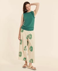 Image 3 of Top con detalle en hombro verde de Pepaloves