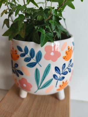 Image of    Pot trépied fleur rose