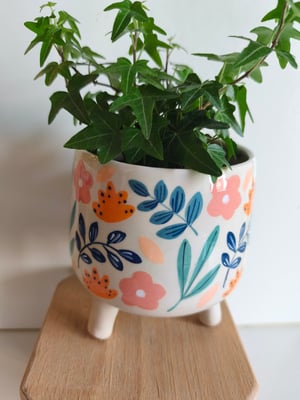 Image of    Pot trépied fleur rose