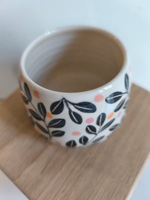 Image of  Petite  tasse ronde feuillage noir