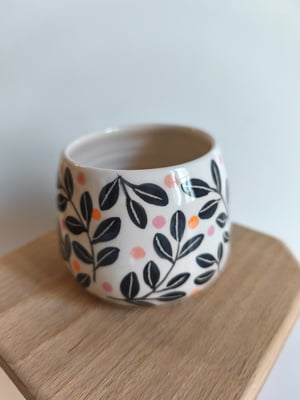 Image of  Petite  tasse ronde feuillage noir