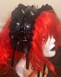Image 1 of metal screw headdress (black x black)