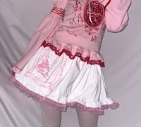 Image 5 of barbed wire pierrot print skirt (white x pink)