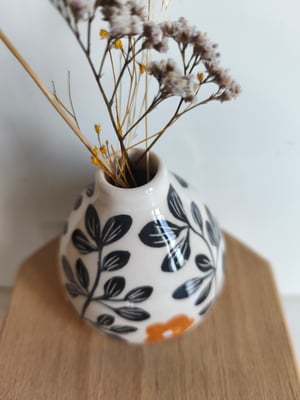 Image of Petit vase  feuillage noir