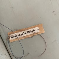 Image 3 of Dans sa robe fleurie 