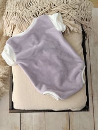 Image 3 of Photo prop | Newborn bodysuit Amir | gray | white