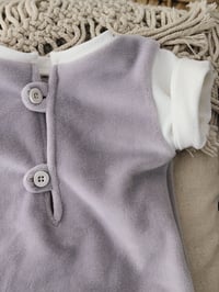 Image 4 of Photo prop | Newborn bodysuit Amir | gray | white