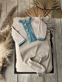 Image 3 of Photo prop | Newborn boys romper Alex | beige | dusty blue