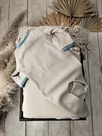 Image 5 of Photo prop | Newborn boys romper Alex | beige | dusty blue