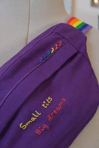 Image 2 of Banane rainbow - Small tits big dreams