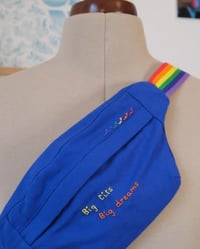 Image 2 of Banane rainbow - Big tits big dreams