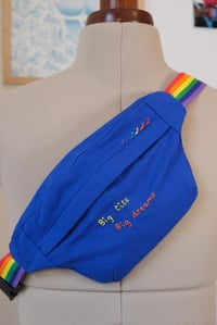 Image 1 of Banane rainbow - Big tits big dreams