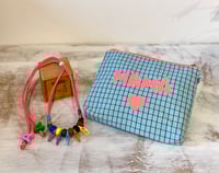 Image 3 of Neceser bordado  Mamá