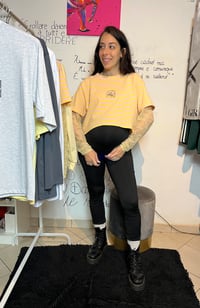 Image 2 of T-shirt crop maniche in pizzo I LOVE MY BODY