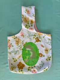 Image 3 of 14/1 Green Lace Flower