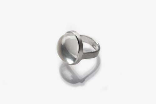 Image of "The sky is clearly open" silver ring with rock crystal   · CAELUM CERTE PAPET ·