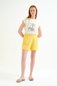 Image 4 of Shorts 100% algodón color amarillo