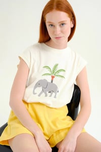 Image 5 of Shorts 100% algodón color amarillo